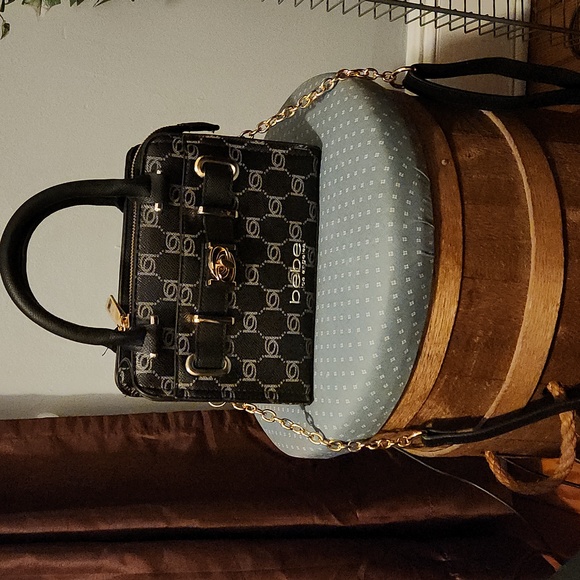 bebe Handbags - BEBE BLACK LOS ANGELES CROSSBODY BAG NWOT